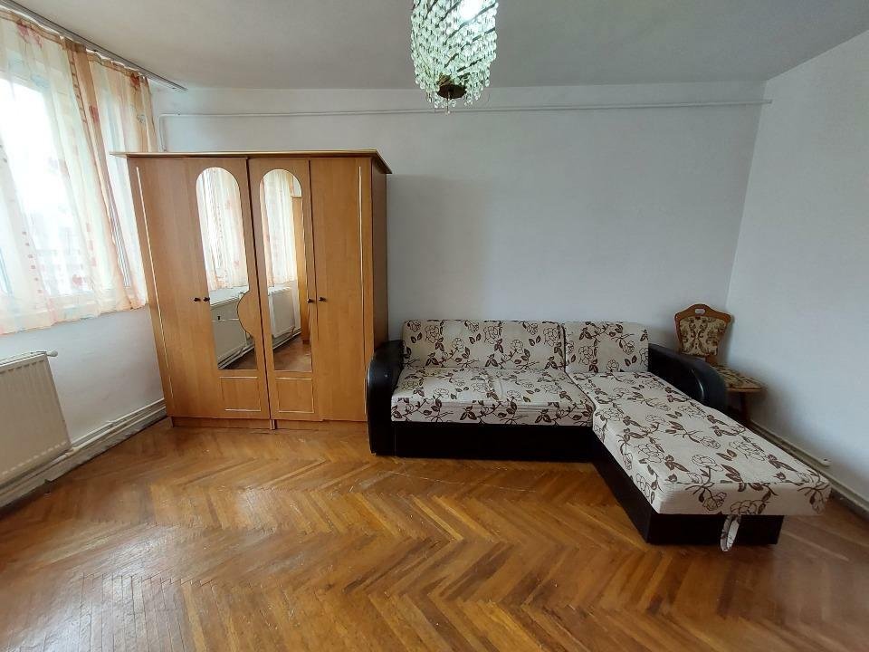 proprietar, vand ap.3 camere,dec,etaj 10,Calea Sagului