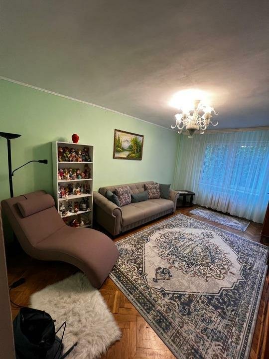 Proprietar vand apartament 3 camere cu pivnita zona 7 noiembrie