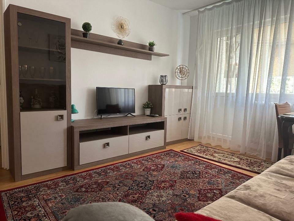 Inchiriez apartament 3 camere Costin Georgian , Morarilor, Mega Mall