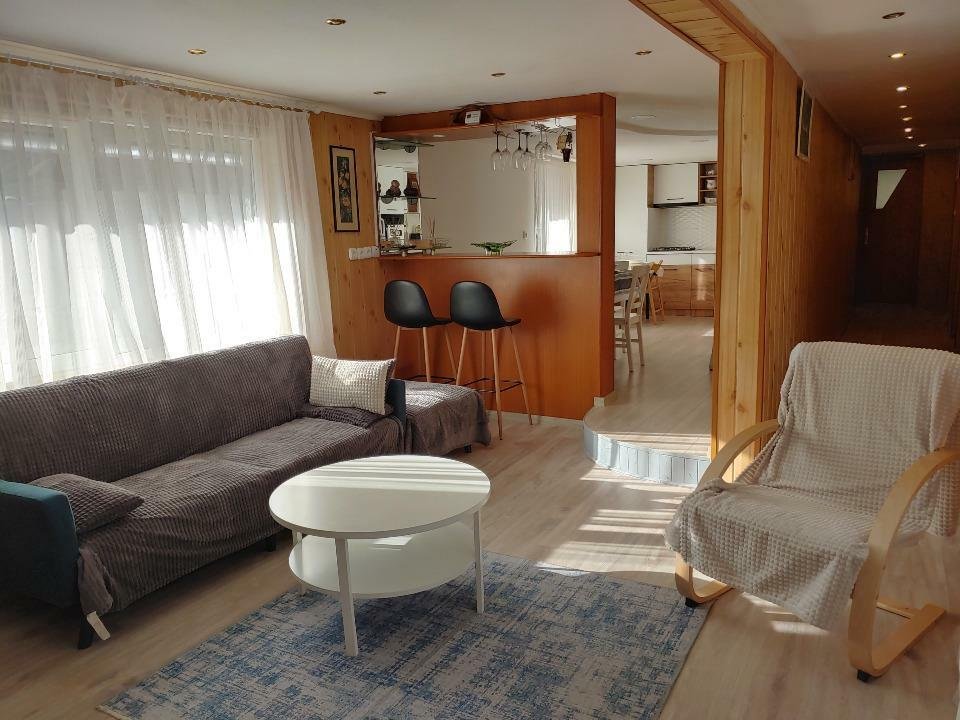 Apartament 3 camere Busteni, Costilei