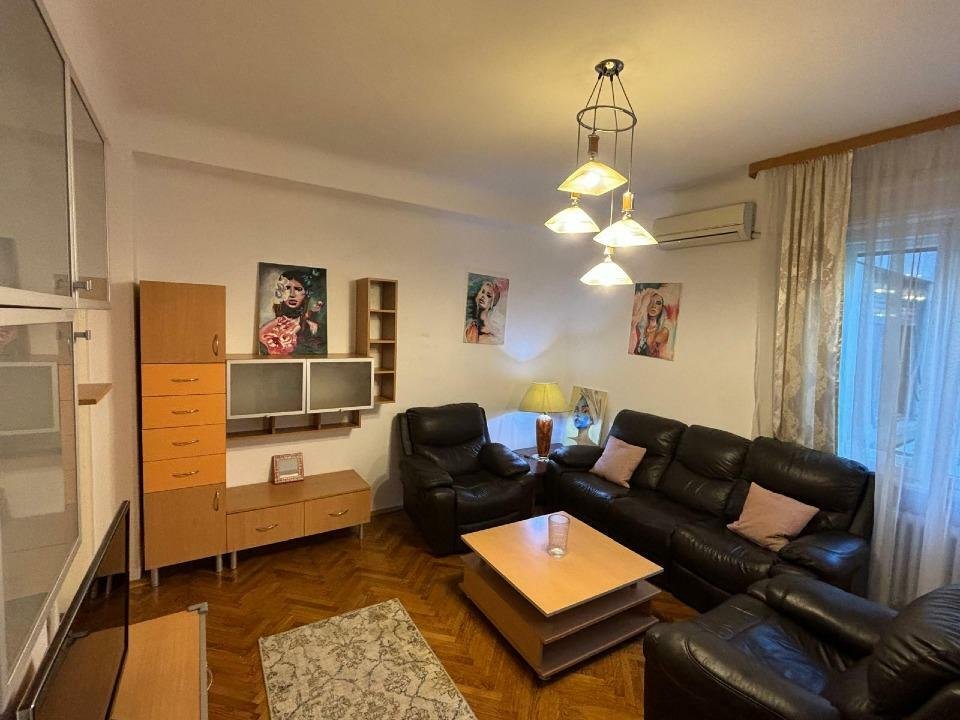 Ultracentral, 3 camere, mobilat si renovat complet- direct proprietar