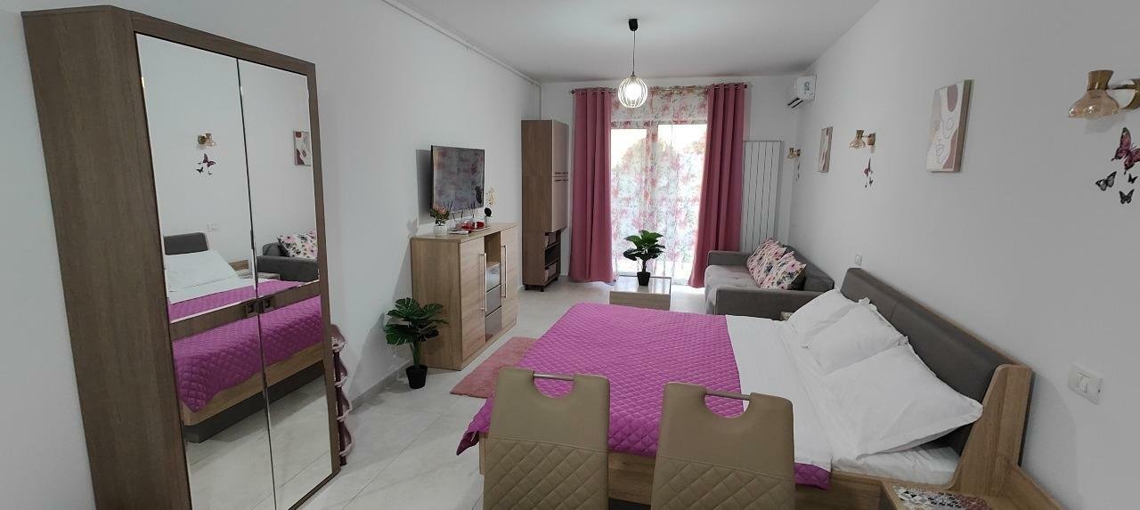 Studio 1- Mamaia zona Cazino-Condor-vedere parţială la lac