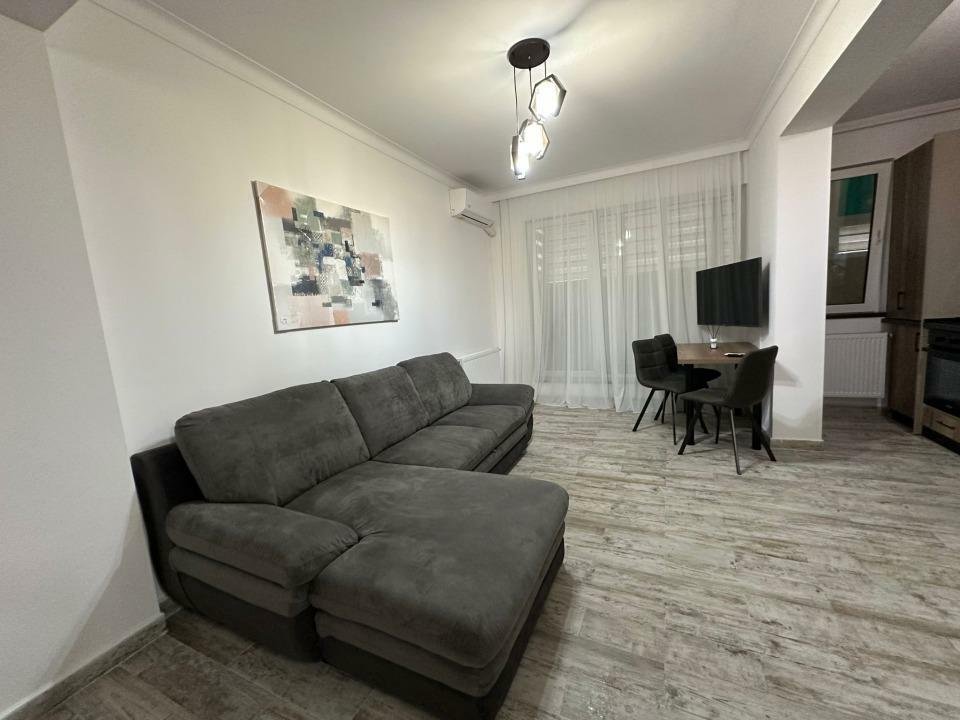 Proprietar, inchiriez apartament 2 camere.