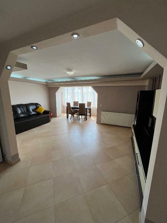 Apartament in Blocul Dallas 