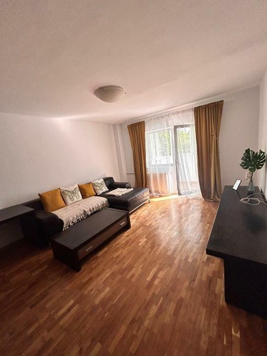 Apartament 3 camere, 2 bai, 400m metrou - de vanzare cu chiriasi
