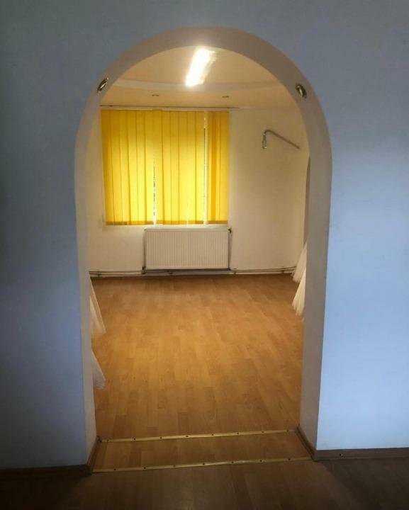 Vand Spatiu comercial - 2 apartamente total 5 camere