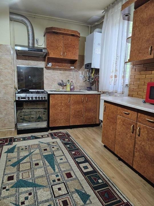 Vand apartament 3 camere Dambu Pietros