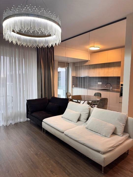 Proprietar vând apartament mobilat , 3 camere Cloud 9 , locuri de parcare 2