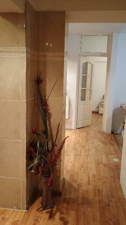Vând apartament în Iaşi str Tg cucu et 4/4 cu 3 camere decomandat geamuri termop