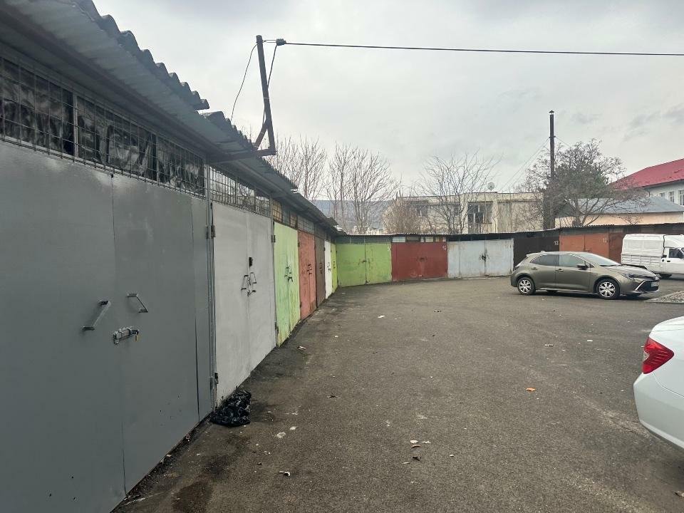 Vand apartament 3 camere in zona centrala Huşi