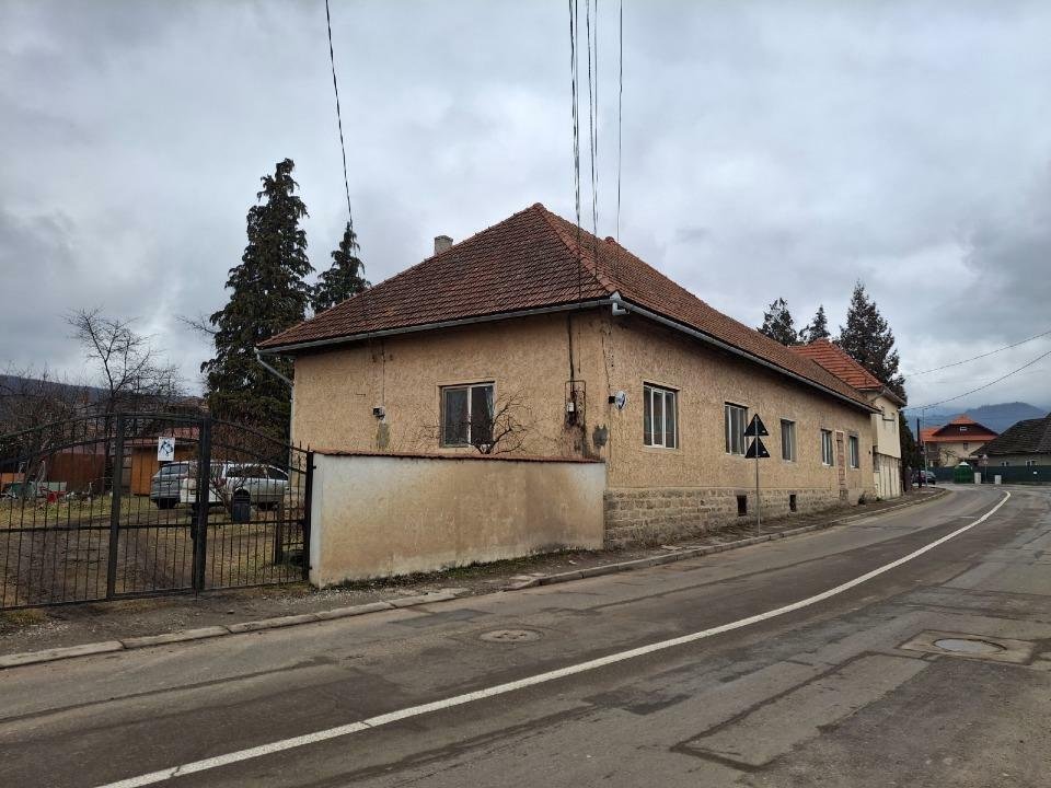 Casă 6 camere staţiunea Covasna, pe firmă, la 2 km de Valea Z&acirc;nelor