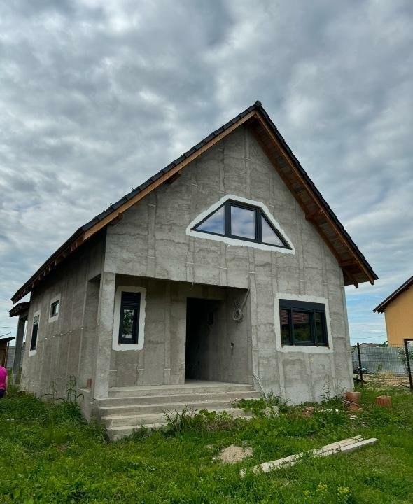 Vand casa moderna la gri - spatiu generos, materiale premium