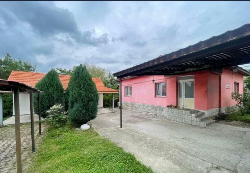 Casa ideala, Bumbesti-Jiu, strada Principala