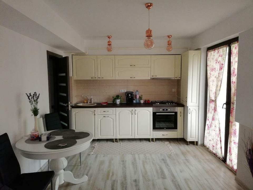 Persoana fizica apartament 3 camere Rediu Pacurari boxa+parcare Semimobilat