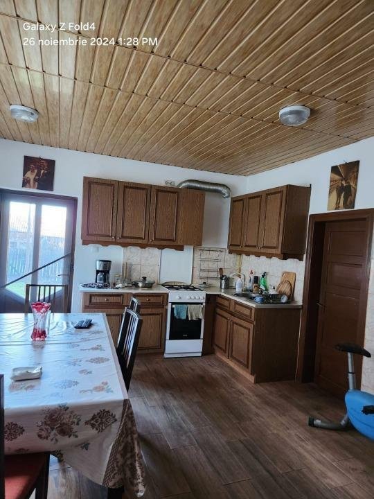 Casa cu curte, gradina si pivnita in Gurghiu