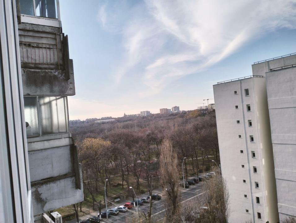 Particular, vand apartament de 4 camere situat pe Bd Tineretului, Aleea Trestian