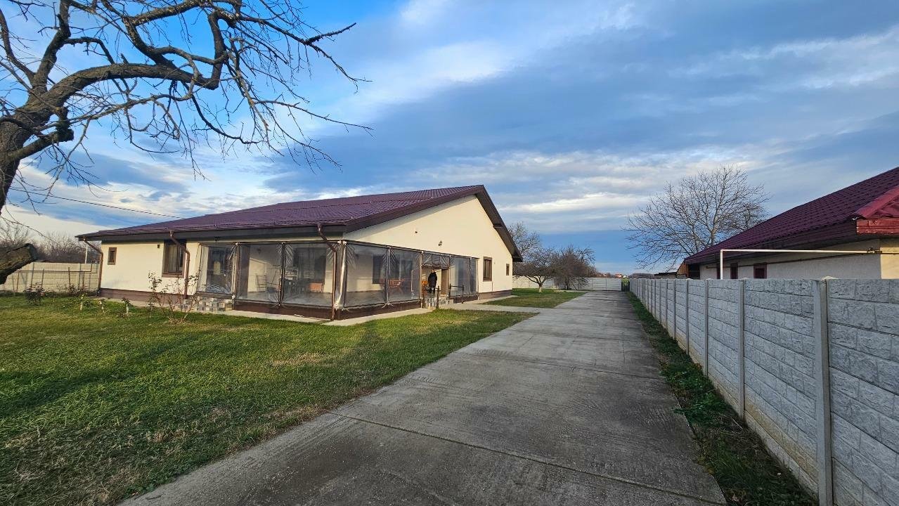 Vila noua 6 camere, 2 ha teren, Snagov-Gruiu