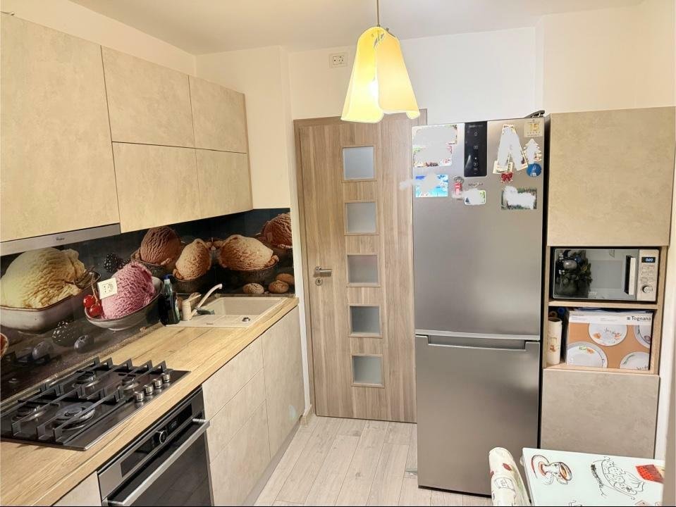 Propietar ofer spre vanzare apartament cu 2 camere, decomandat Micro 20, etaj 1.