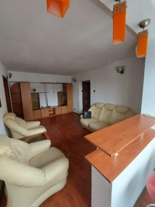 Inchiriez apart. 4 camere Pta Veteranilor - Iuliu Maniu