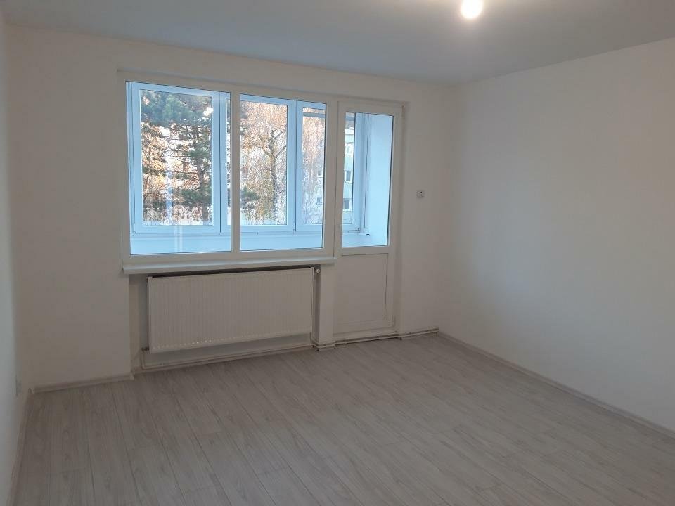 Vand apartament cu doua camere complect renovat et 3/4