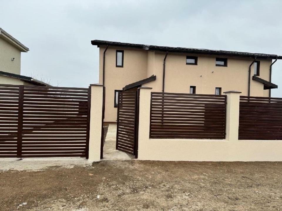 Casa finalizata cu 3 camere in Otopeni , teren 300 mp
