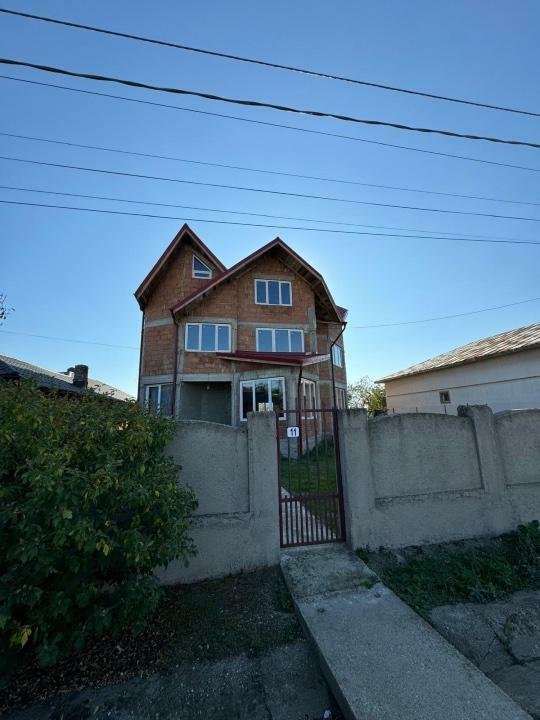 Vând sau schimb cu apartament în Bucuresti