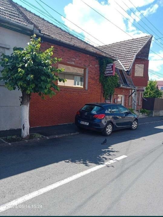 Vând casă particulară singur in curte