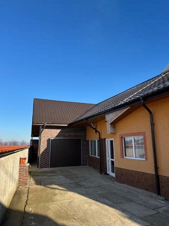Vand casă comuna Jupâneşti