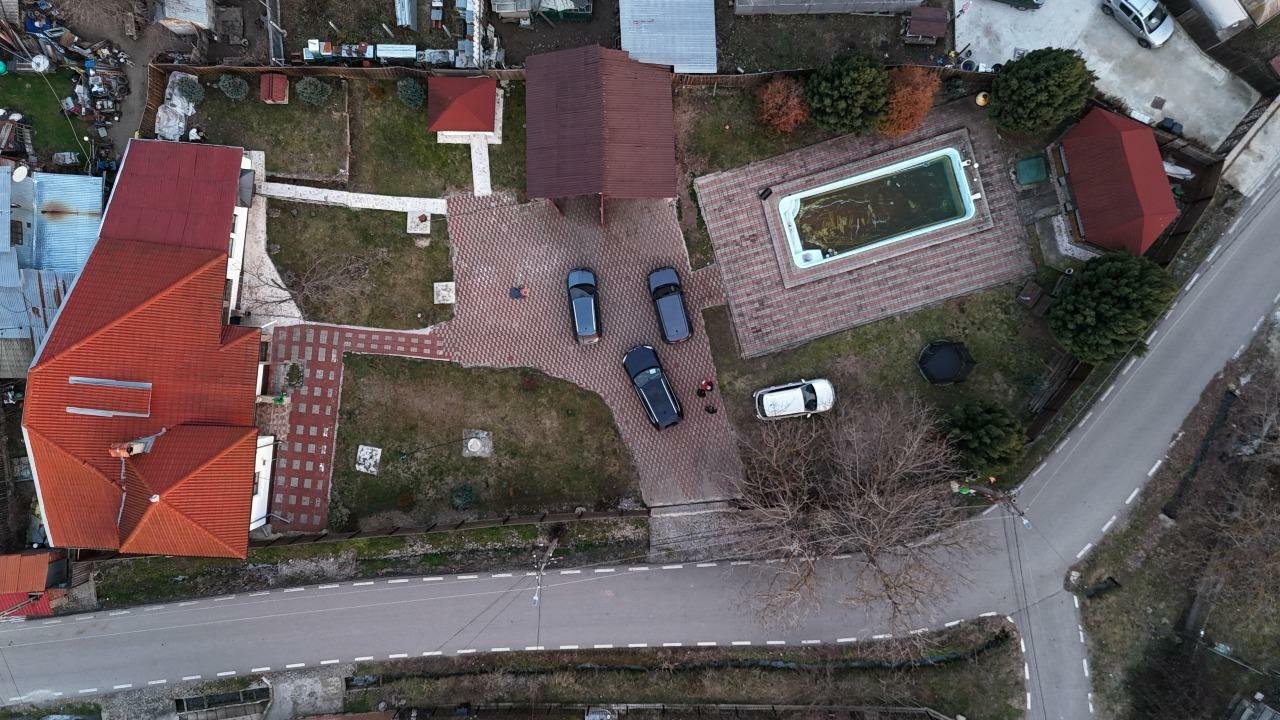 Casă cu curte, garaj, pişcina, foişor de vânzare în Dâmboviţa, Răzvad 265.000 Eu