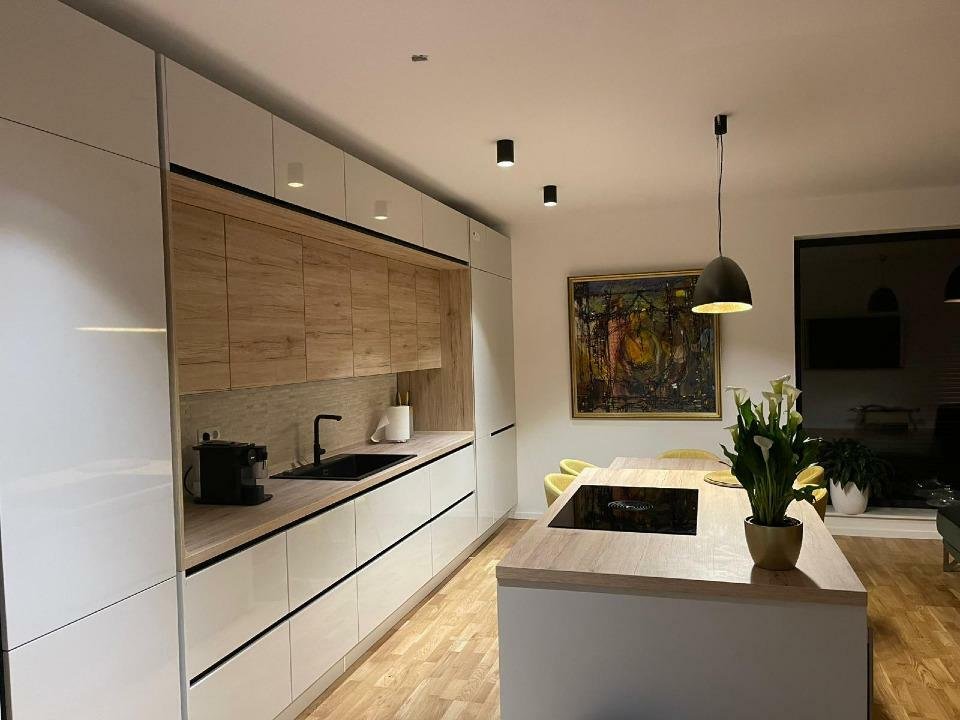 Inchiriez apartament central Brasov