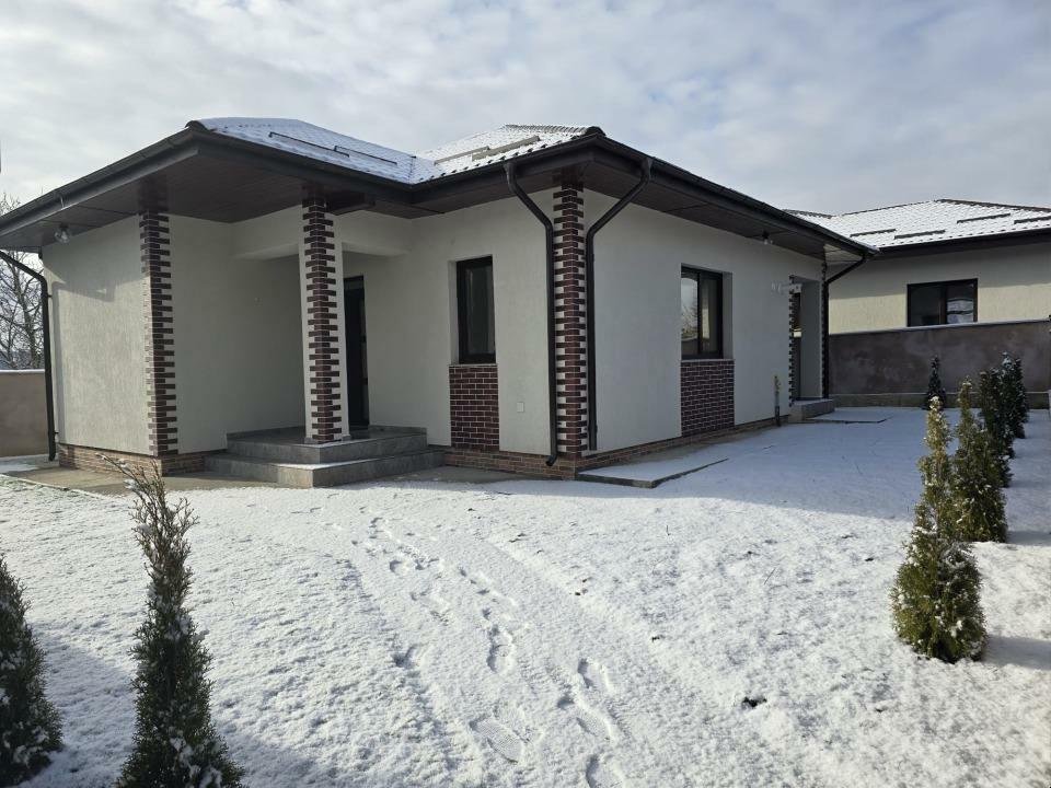 CASA PLAN PARTER DE VANZARE 