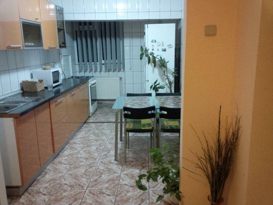 V&acirc;nd apartament 3 camere decomandat 