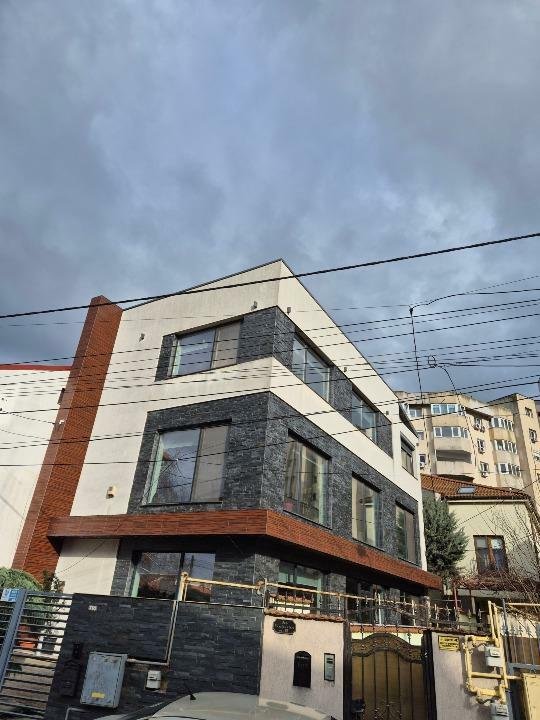 TROCADERO Proprietar Casa cu 2 etaje