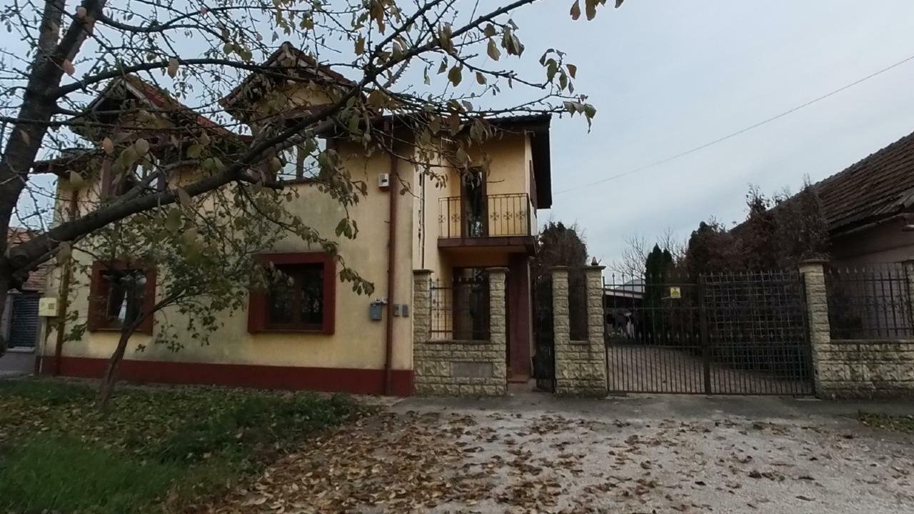 Proprietar vand casa in Dumbravita vatra veche, 9 camere, 5 bai, teren generos
