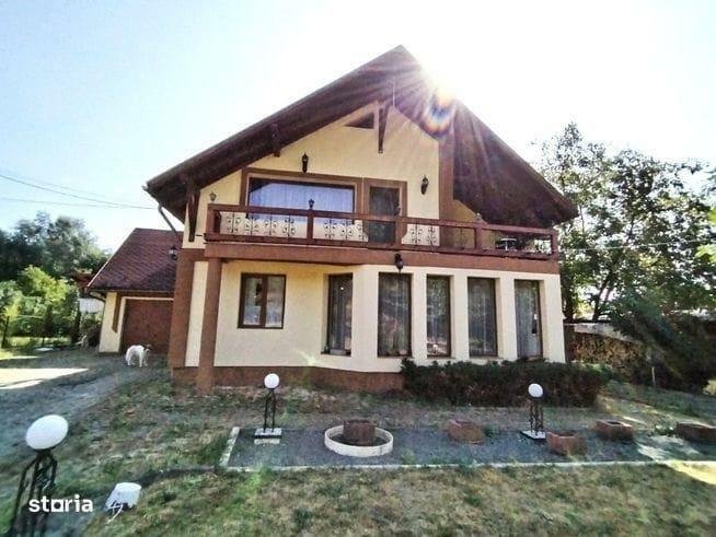 Casa deosebita cu teren de vanzare !