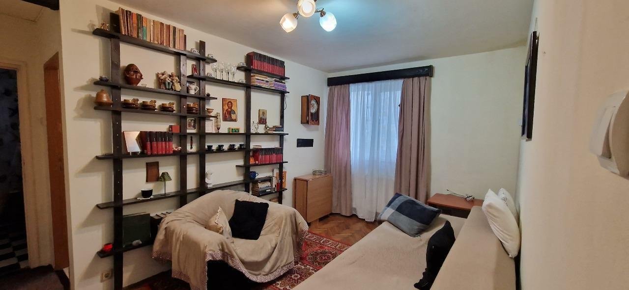 Apartament cu 3 camere de vânzare â strada Aviatorilor, Piaţa Dacia