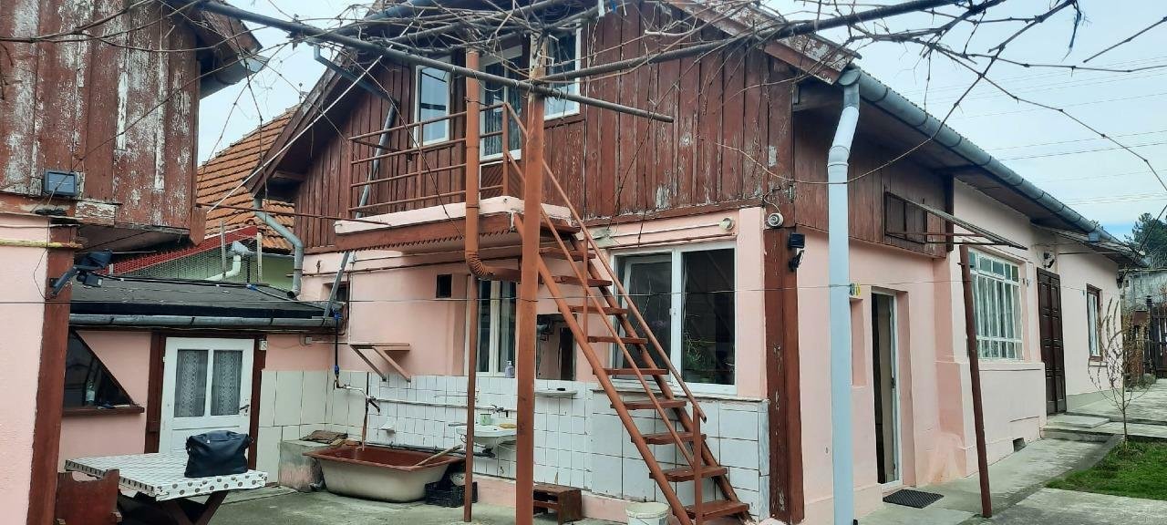 Casă de v&acirc;nzare