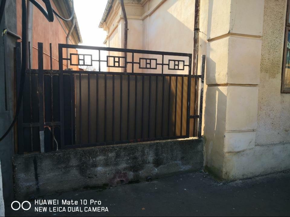 De vanzare, in zona centrala, casa cu curte de 1100mp