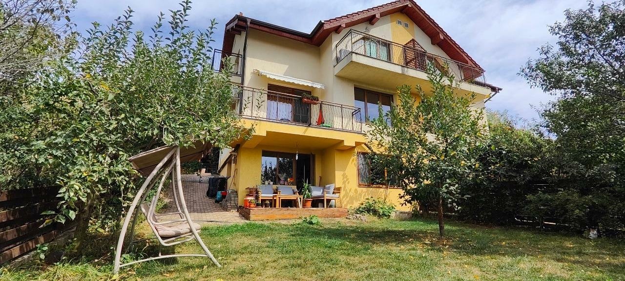Casa cuplată 6 camere în Baciu de la proprietar