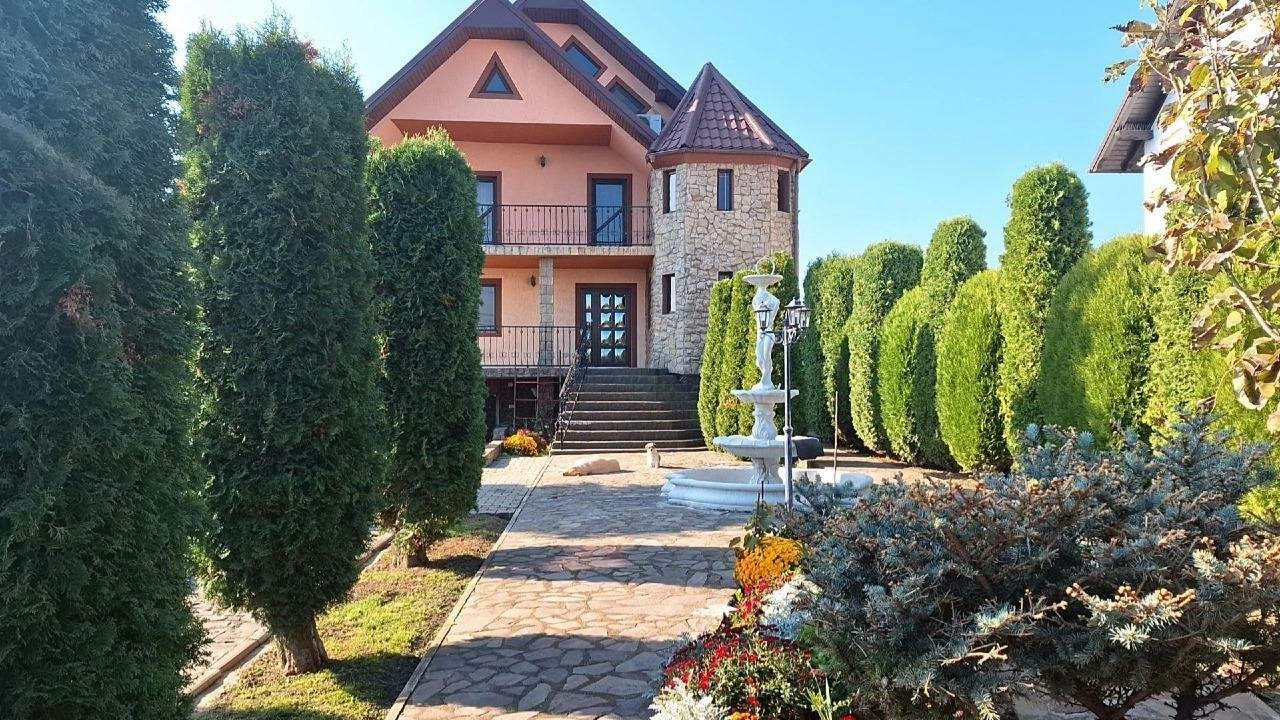 Vând casa Magura