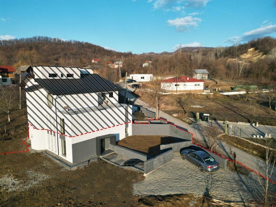 Casă nouă modernă de vânzare în duplex - Vlăduceni, 10 minute de oraş