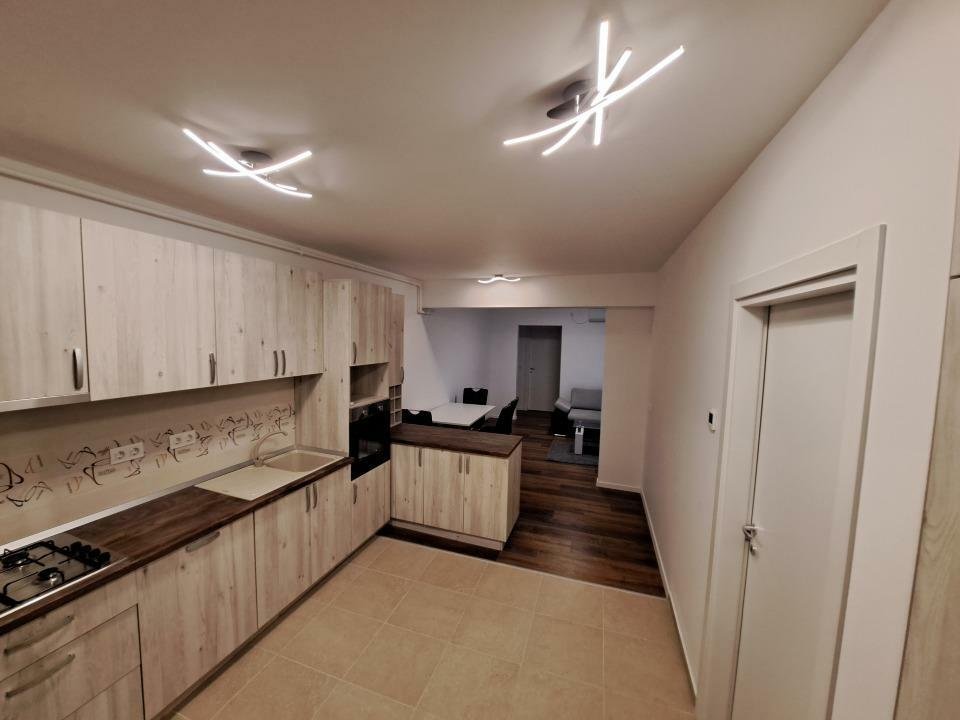 Proprietar inchiriez apartament 3 camere