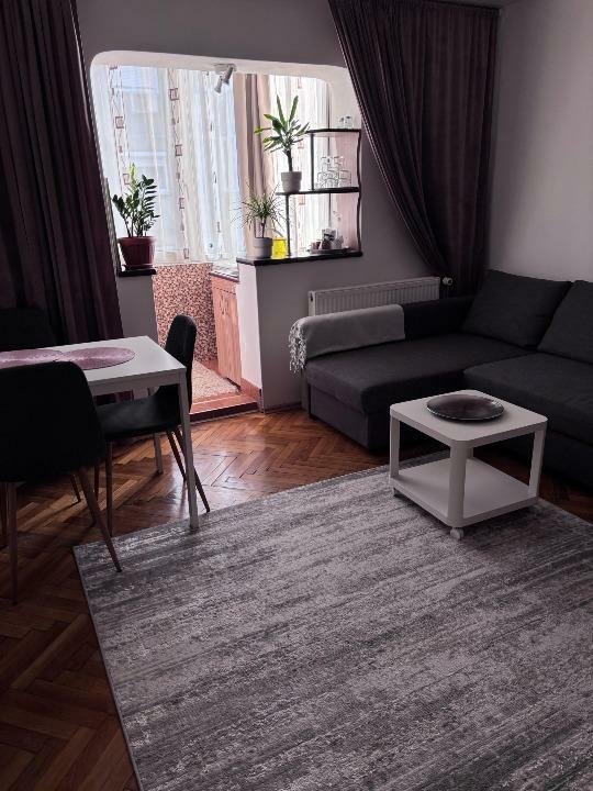 Proprietar - Vand apartament 2 camere, transformat in 3 camere - Nufărul