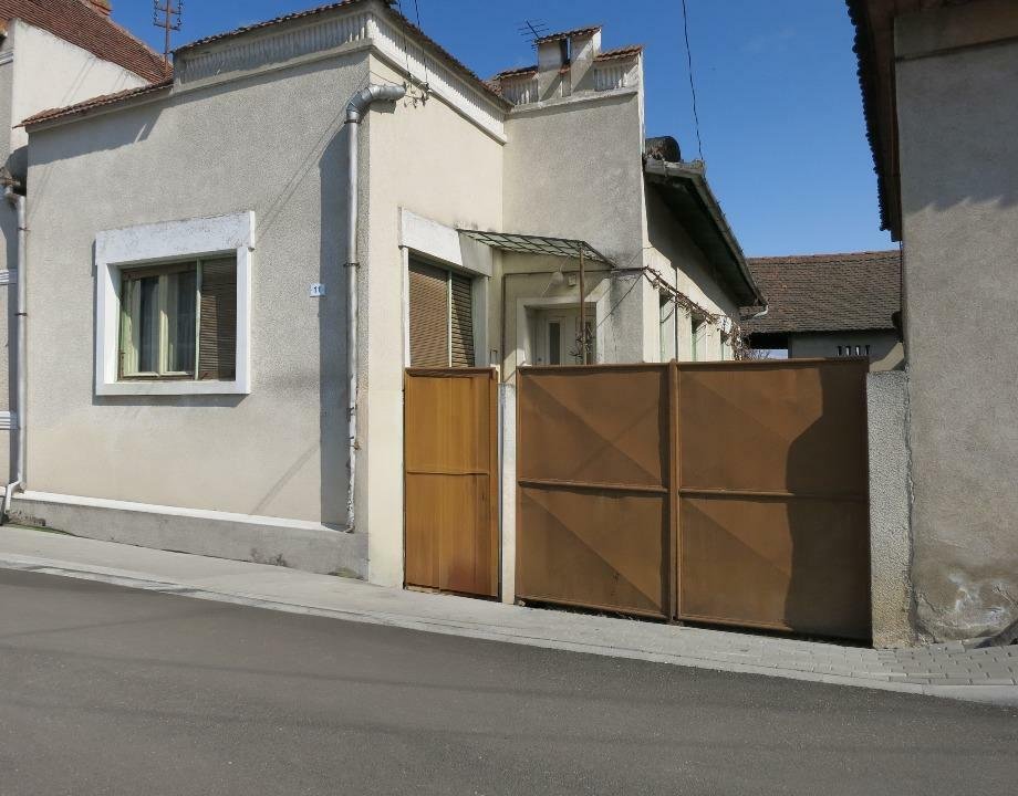Casă Rezidenţială cu Teren, Petreşti, Judeţul Alba