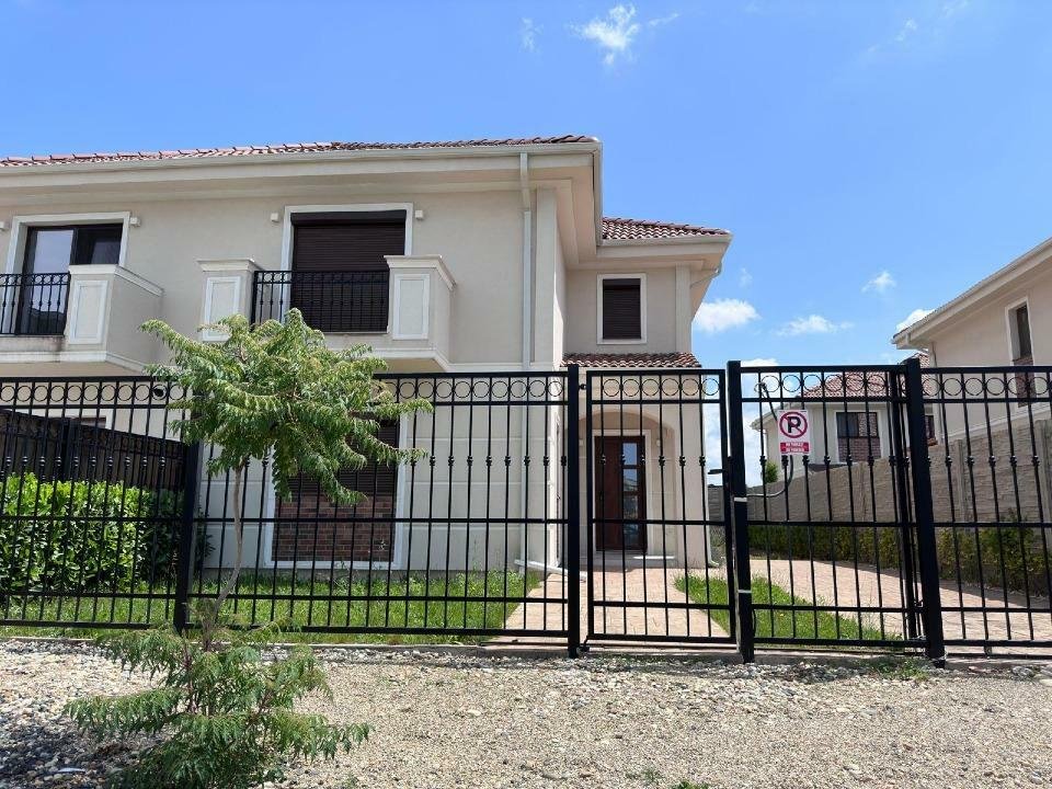 Proprietar vand Duplex frumos mediteranian