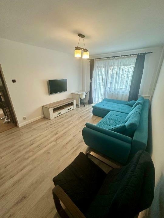 Direct proprietar, inchiriez apartament 3 camere, decomandat, 2 bai, loc parcare