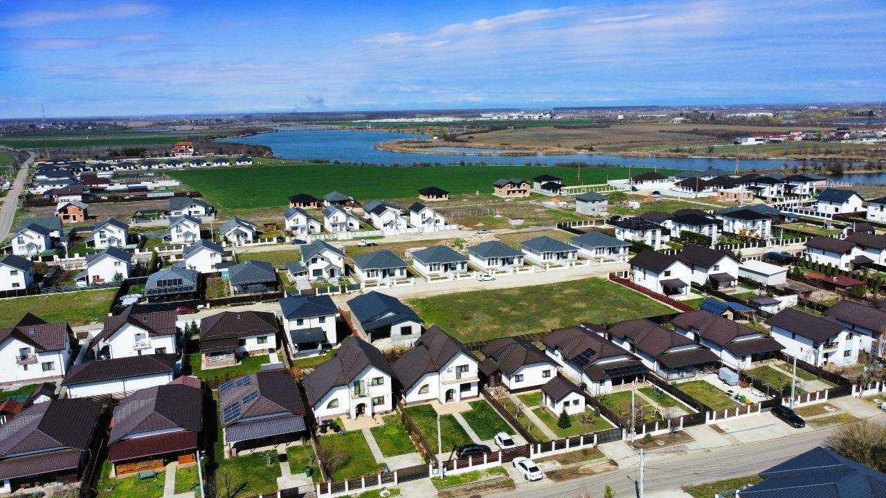 Casa de vanzare, 4 camere, Crevedia, disponibila imediat