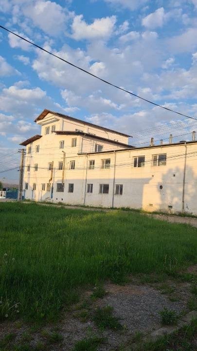 Clădire 1.700 mp + 3.000 mp curte, ideală pentru cămin de bătrâni, centru medica