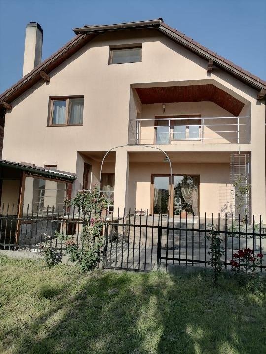 Vând casa la Zimand Cuz 