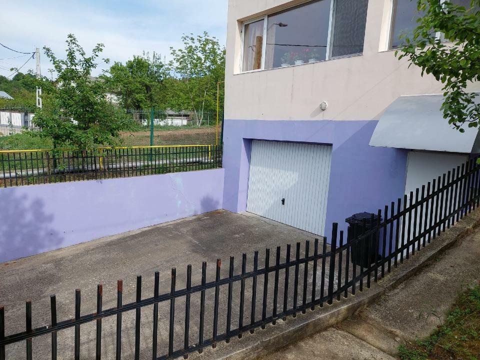 Casă cu garaj de vânzare în Ştefăneşti - Argeş | Proprietar